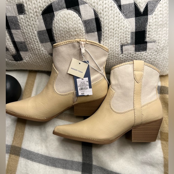 Universal Thread/Kay, off white western ankle boots, various sizes - Picture 9 of 10
